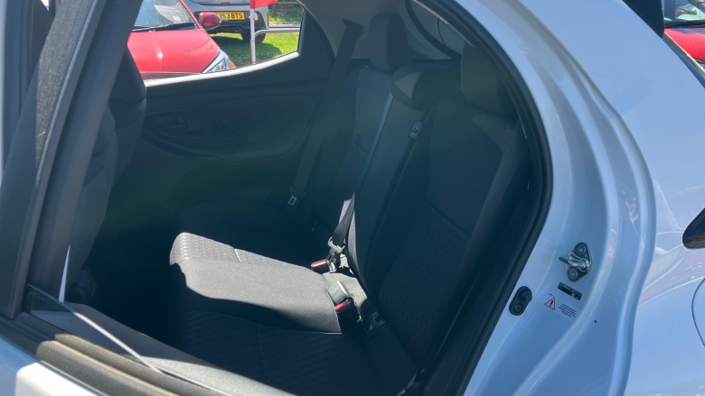 Toyota Yaris 1.5 Hybrid Design 5dr CVT Hybrid Hatchback